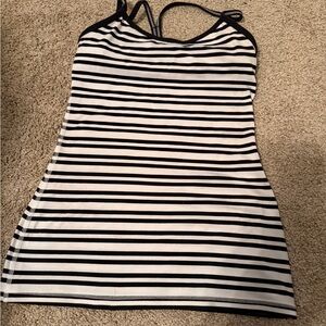 Lululemon Black and White Striped Tank Top there’s no tag but I know it’s a 2 -4